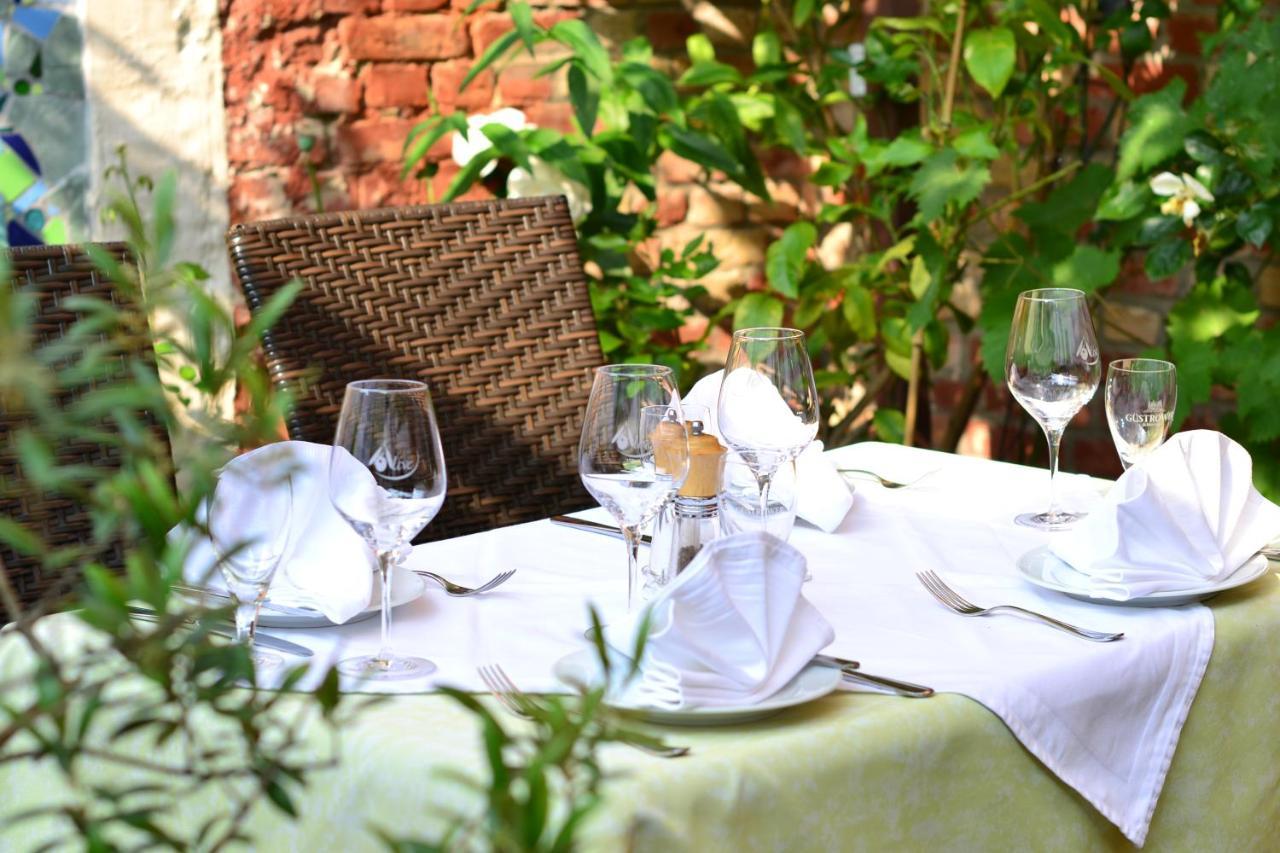 Restaurant & Hotel Olive ไกรฟ์สวัลด์ ภายนอก รูปภาพ